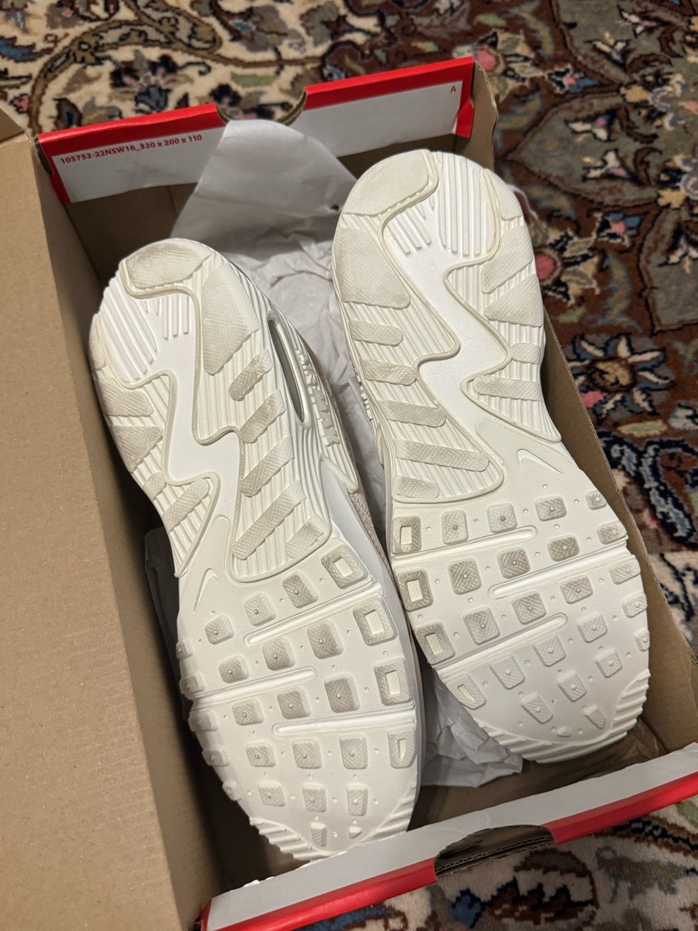 Women’s Nike Air Max Excee RARE color way - Picture 5 of 6